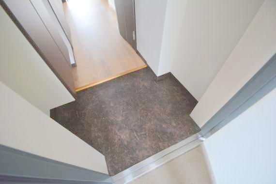 玄関　落ち着いたおしゃれな玄関です。