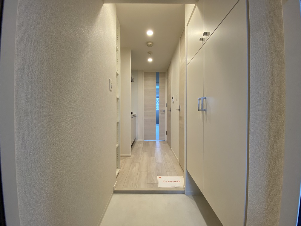 玄関　■参考資料画像