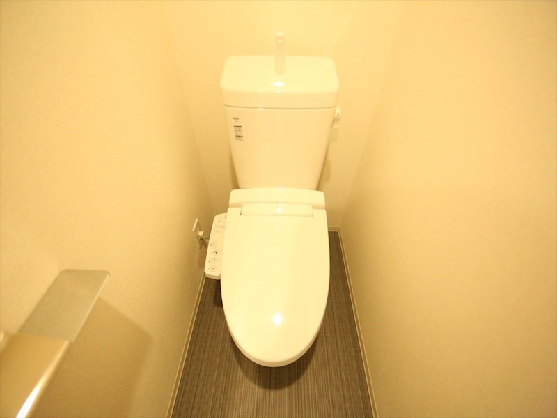 トイレ　温水洗浄暖房便座付トイレ　同仕様写真