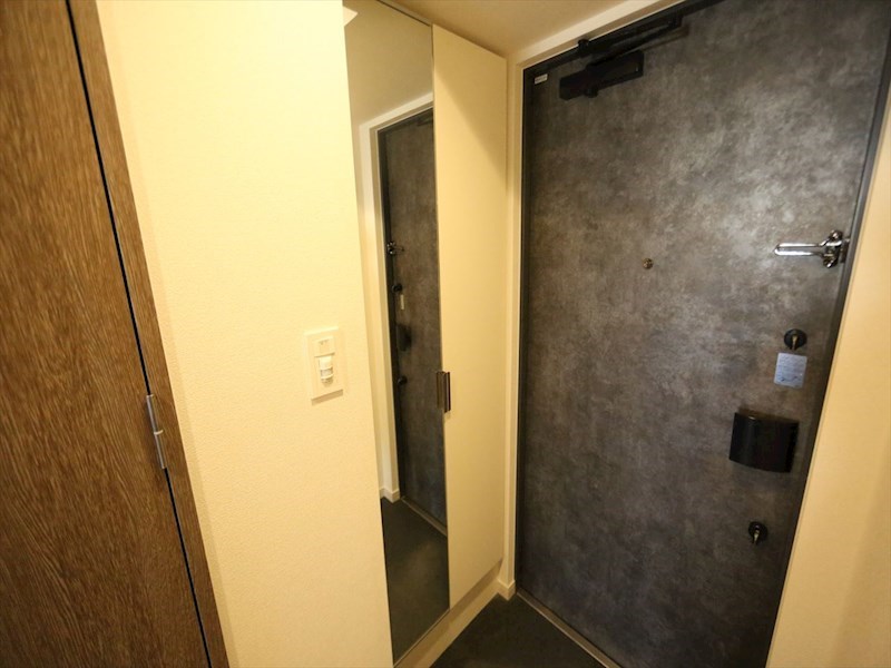 玄関　玄関　シューズボックス付（収納充実してます）　同仕様写真