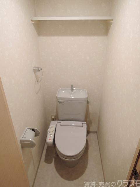 トイレ　洗浄機能付き便座です。
