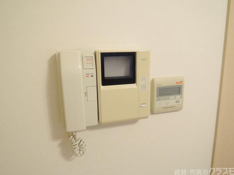 セキュリティ　モニター付きのインターホンで、訪問者を確認できます。