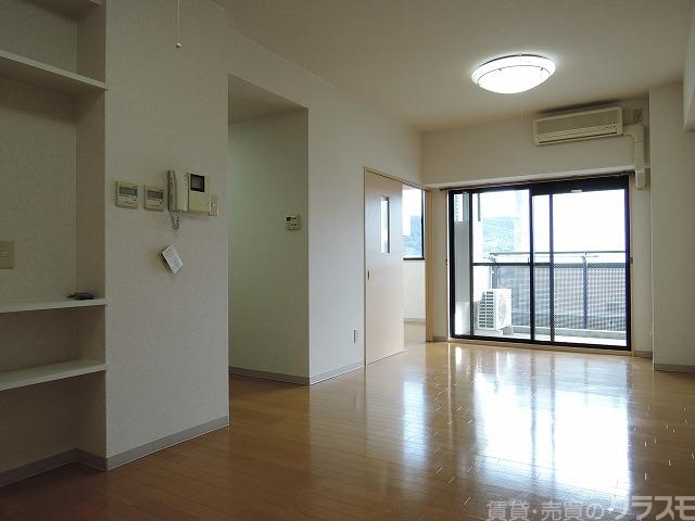 居室・リビング　ＬＤ部分には床暖房あり。