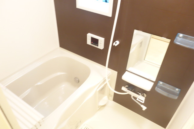 バス・シャワールーム　小窓のあるお風呂♪