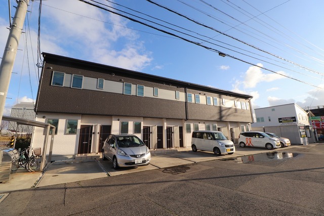 駐車場　各棟前面に駐車場があります。