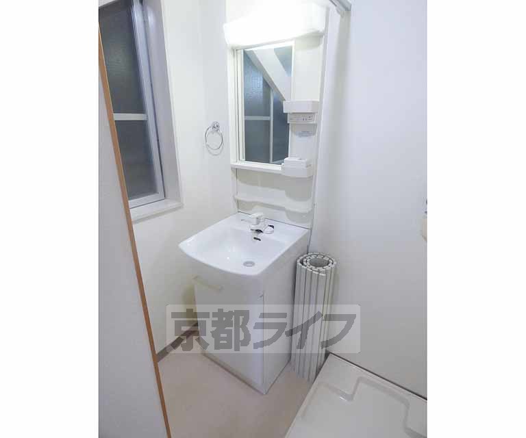 洗面設備　大きな洗面台です。