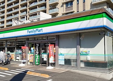 コンビニ　ファミリーマート 西六郷三丁目店（コンビニ）まで100m