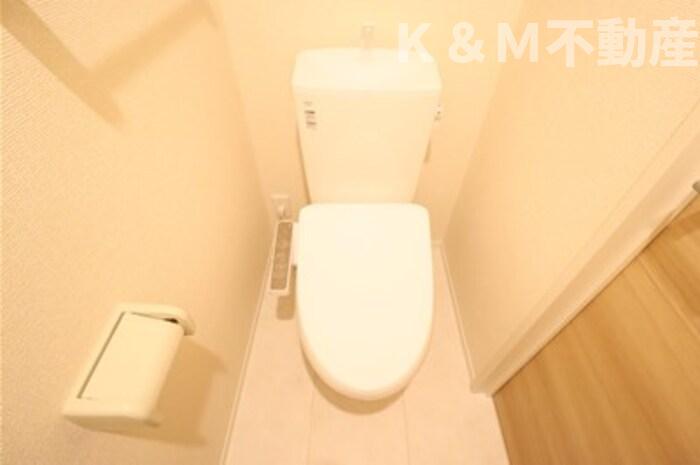 トイレ　落ち着いた色調のトイレです