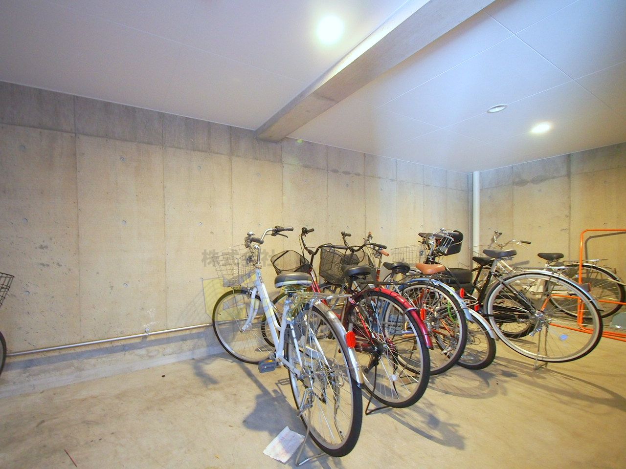 その他共有部分　屋内駐輪場完備しています♪