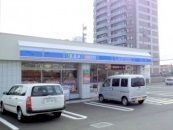 コンビニ　ローソン札幌本郷通七丁目店（コンビニ）まで70m