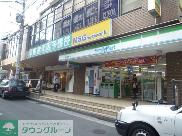 コンビニ　ファミリーマート（コンビニ）まで120m