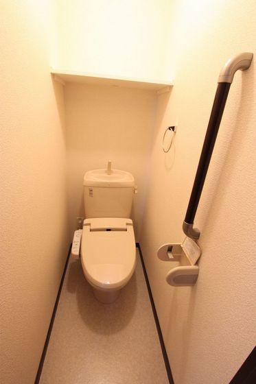 トイレ　※別号室の写真を使用しております。