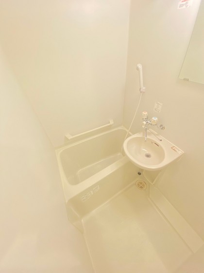 洗面設備　※別号室の写真を使用しております。