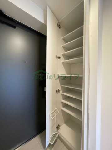 玄関　別部屋の写真になります。