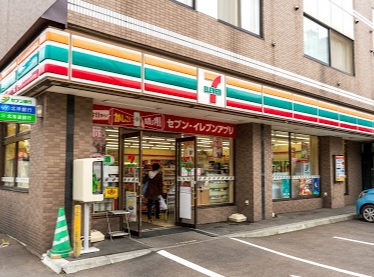 コンビニ　セブンイレブン北11条店（コンビニ）まで239m