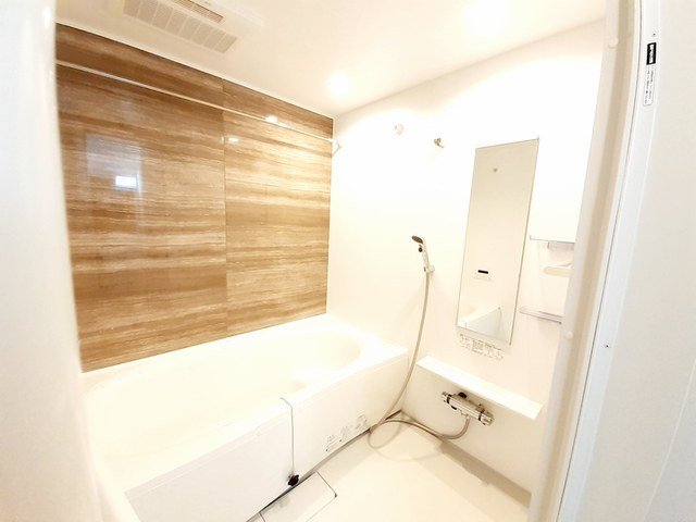 バス・シャワールーム　コンパクトで使いやすいお風呂です