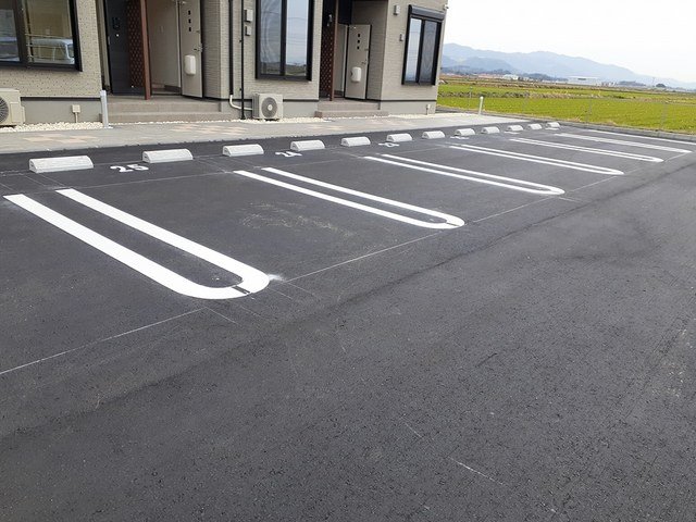 駐車場　駐車場に車を止められます