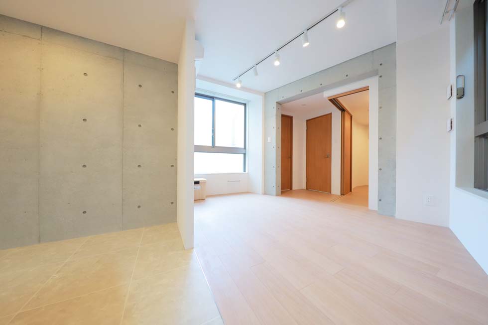 居室・リビング　内装は落ち着いています