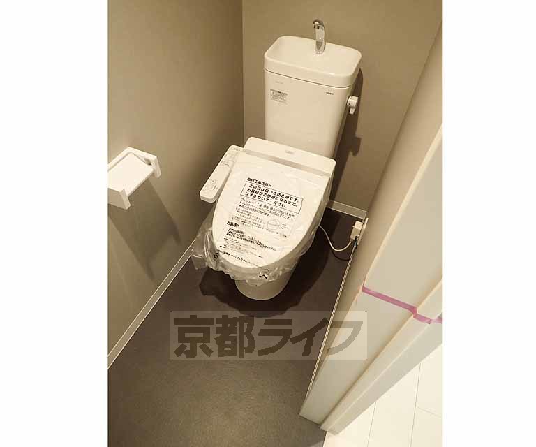 トイレ　ウォシュレット付きです。