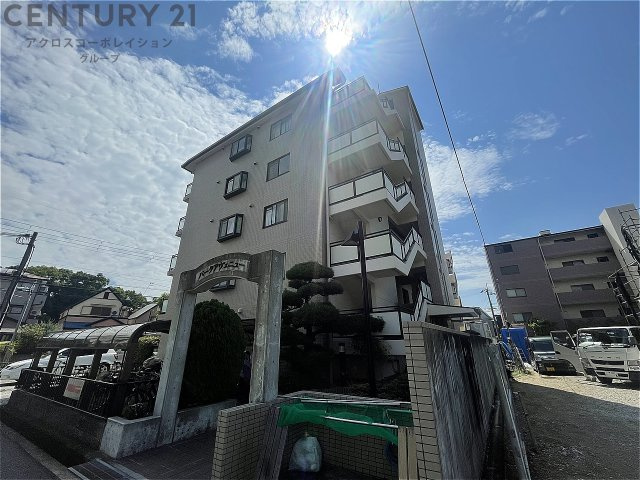 建物外観　防犯カメラ付きでセキュリティ面も安心です。