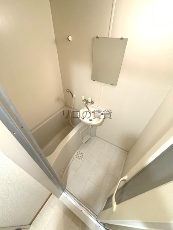 バス・シャワールーム　※反転間取り