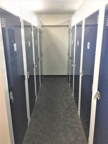 ロビー　トランクルーム月額３３００円