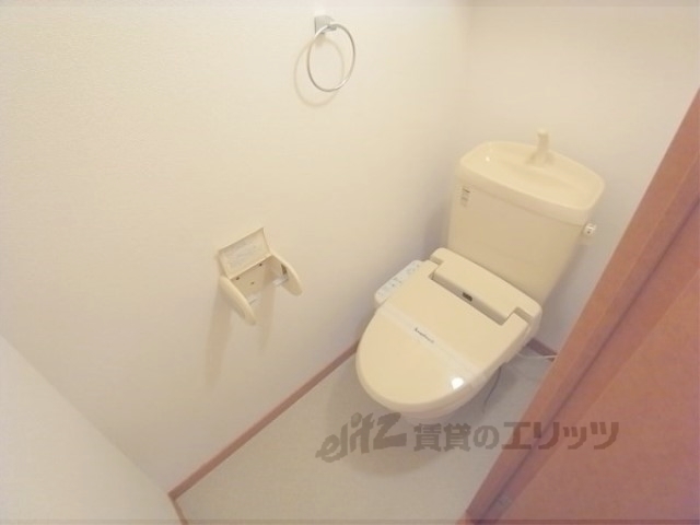 トイレ　洗浄機能付きトイレです。