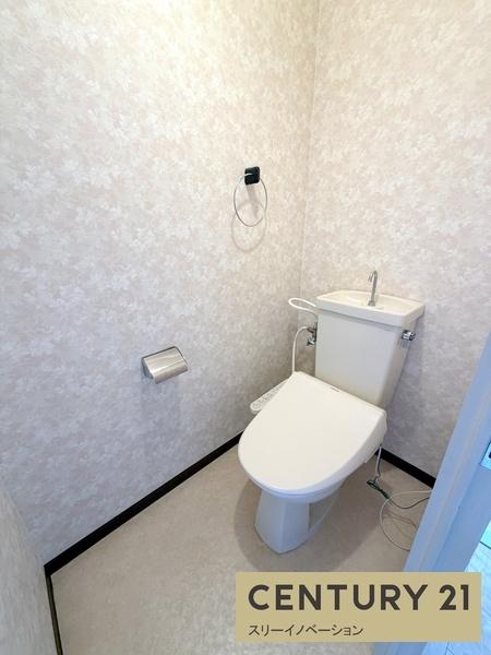 トイレ　★温水洗浄暖房便座付き★