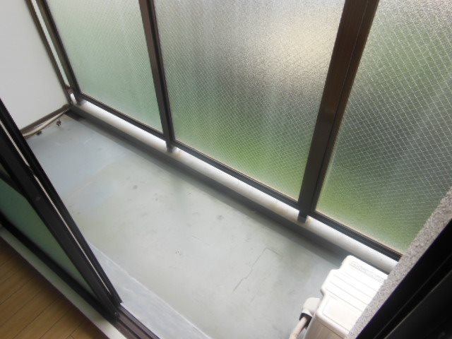 バルコニー　同建物別号室の室内写真になります。(206号室)