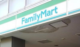 コンビニ　ファミリーマート新宿信濃町店（コンビニ）まで272m