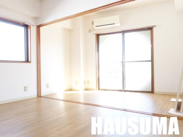 居室・リビング　※他号室参考写真です。