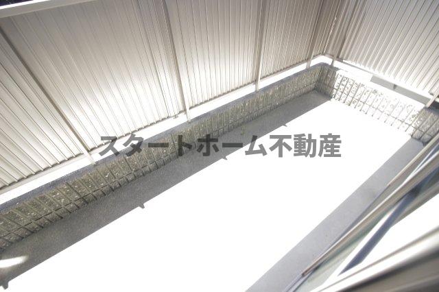 バルコニー　外からの目が気にならないバルコニーで洗濯物が干せます