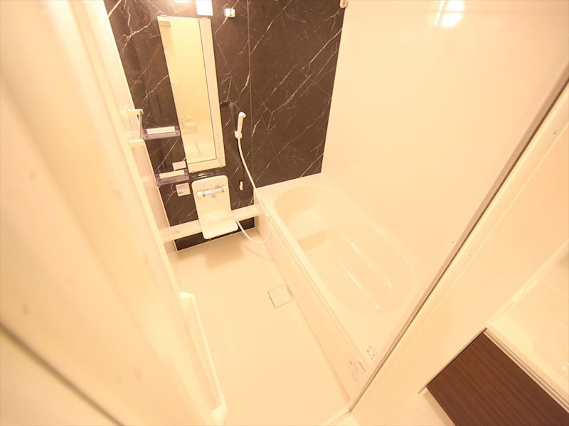 バス・シャワールーム　浴室暖房乾燥機付　追い焚き・オートバス機能付お風呂