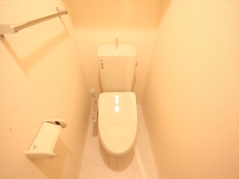 トイレ　温水洗浄暖房便座付トイレ