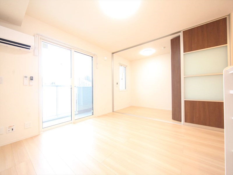 バルコニー　ＬＤＫ12帖　エアコン完備　カウンターキッチン　バルコニー