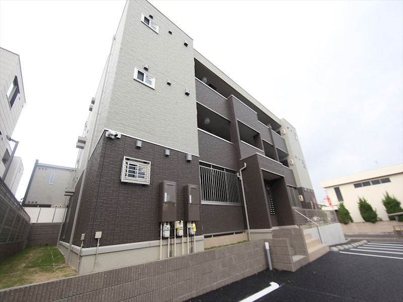 建物外観　外観　オートロック　屋根付き駐輪場　敷地内平面駐車場