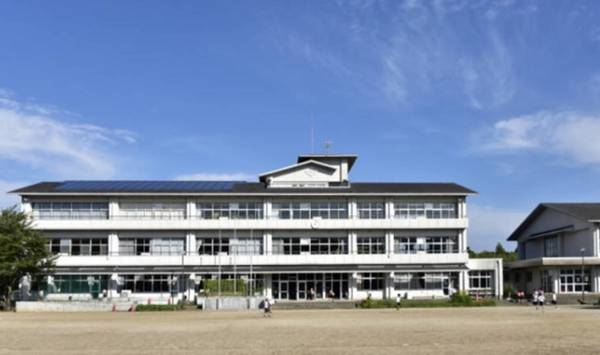 小学校　佐八小学校（小学校）まで450m