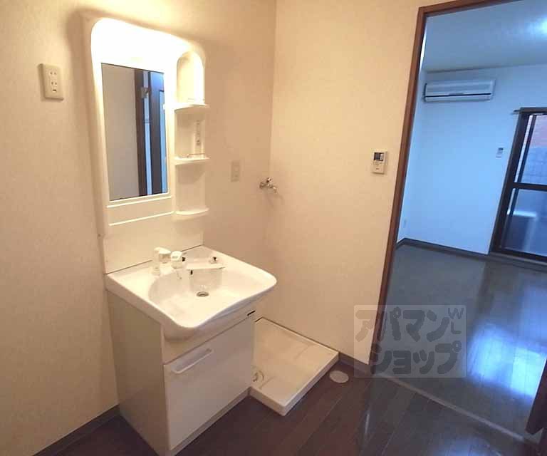 洗面設備　独立洗面台を完備しております。