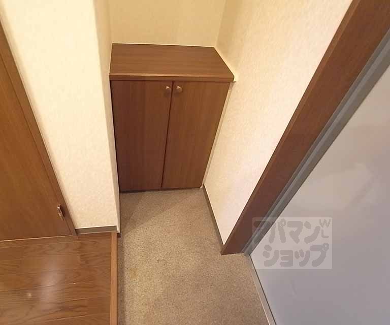 玄関　玄関。下駄箱付いてます。