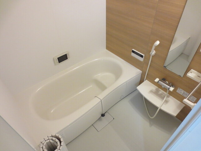 バス・シャワールーム　Ｂ１０２　浴室ＴＶ・換気乾燥機付バスルーム