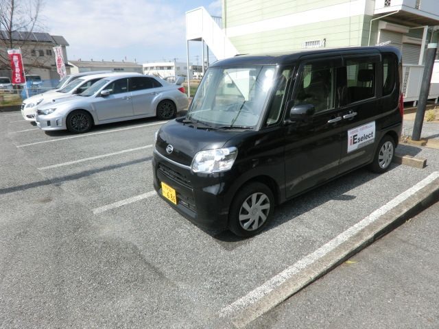 駐車場　敷地内に駐車場ございます。