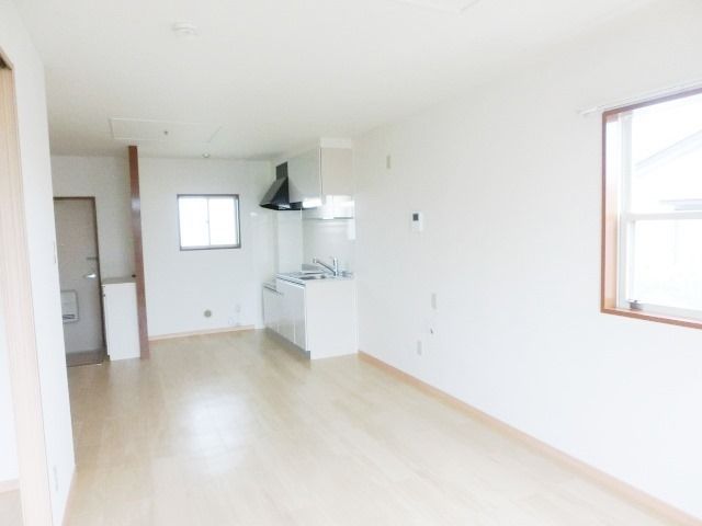 居室・リビング　2面採光のリビングです