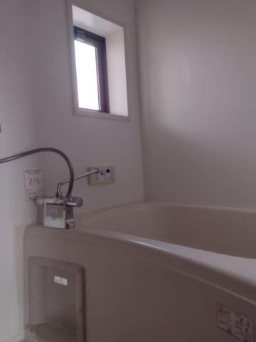 バス・シャワールーム　※同じ間取りの反転タイプです