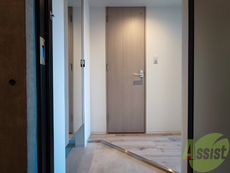 玄関　玄関の様子です。明るい印象ですね。気分もあがりそう。