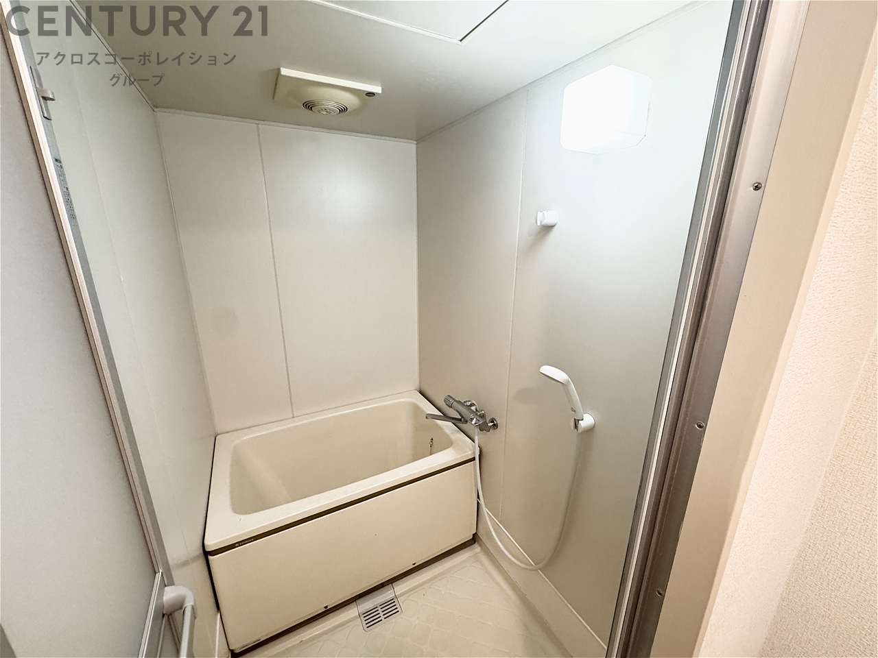 バス・シャワールーム　シンプルで清潔感のある浴室です♪