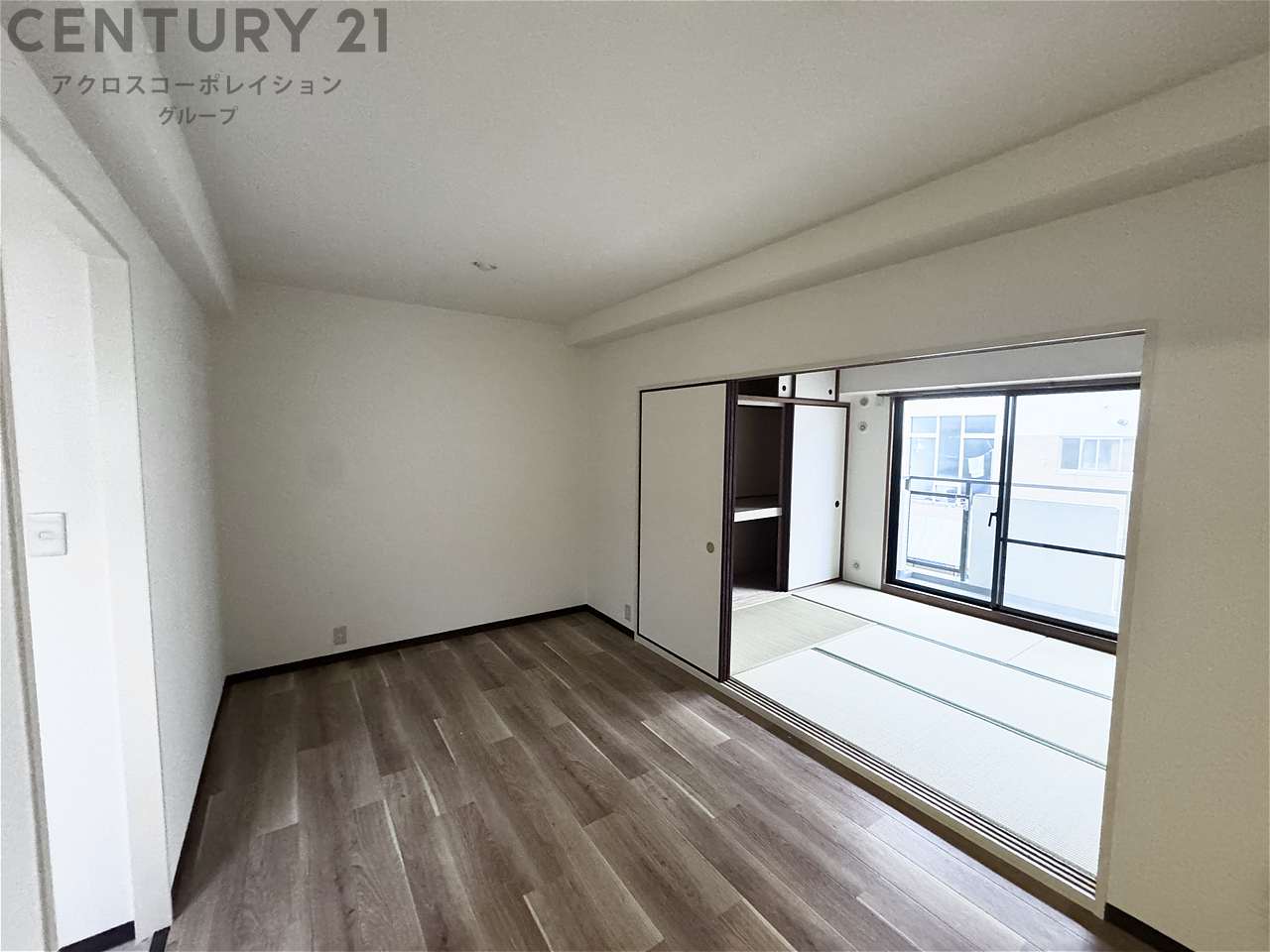 居室・リビング　床が明るい色合いで綺麗です♪