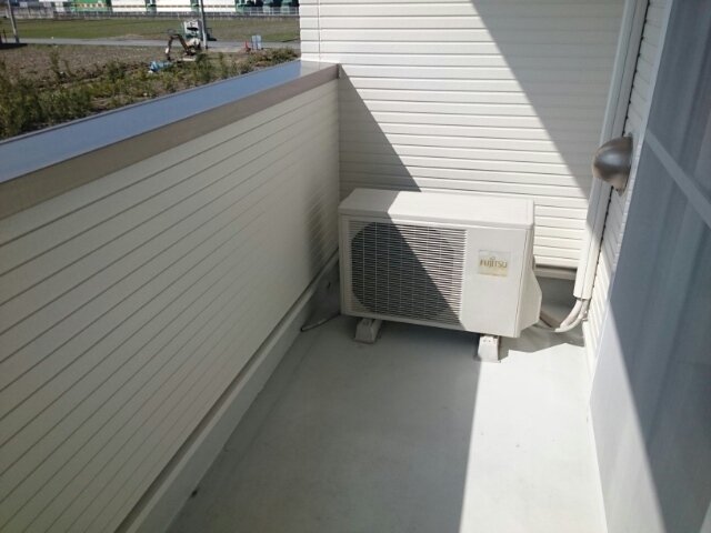 バルコニー　暖かな日差しのふりそそぐバルコニー