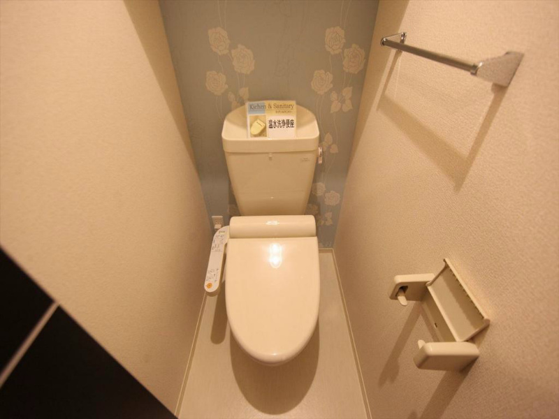 トイレ　温水洗浄便座付トイレ