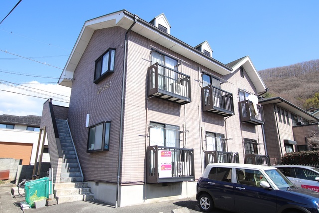 建物外観　☆山梨大学甲府キャンパスまで徒歩８分！　２階建て　軽量鉄骨造