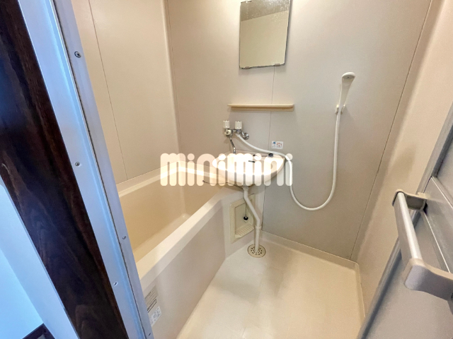 バス・シャワールーム　写真は別号室のものです。